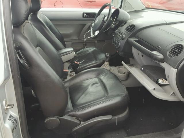 3VWDD21CX3M409552 - 2003 VOLKSWAGEN NEW BEETLE 银色 照片 5
