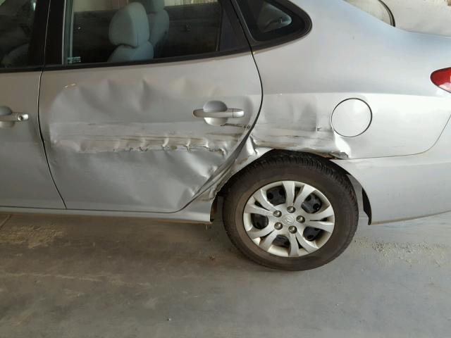 KMHDU4AD2AU928476 - 2010 HYUNDAI ELANTRA BL SILVER photo 9