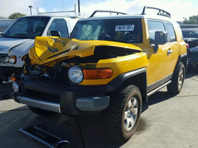 JTEBU11F970024213 - 2007 TOYOTA FJ CRUISER YELLOW photo 2