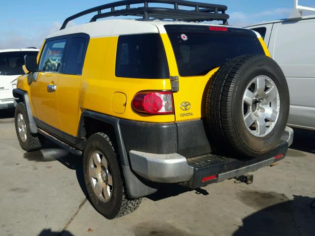 JTEBU11F970024213 - 2007 TOYOTA FJ CRUISER YELLOW photo 3