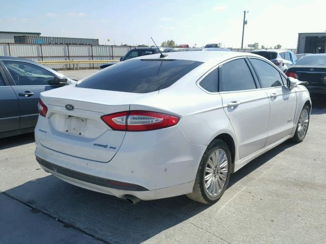 3FA6P0LU7DR370569 - 2013 FORD FUSION SE WHITE photo 4