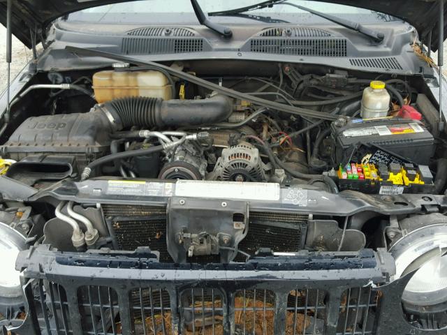 1J4GL48K36W126520 - 2006 JEEP LIBERTY SP BLACK photo 7
