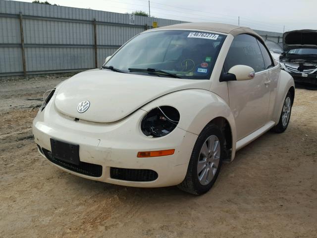 3VWPF31YX8M407171 - 2008 VOLKSWAGEN NEW BEETLE CREAM photo 2