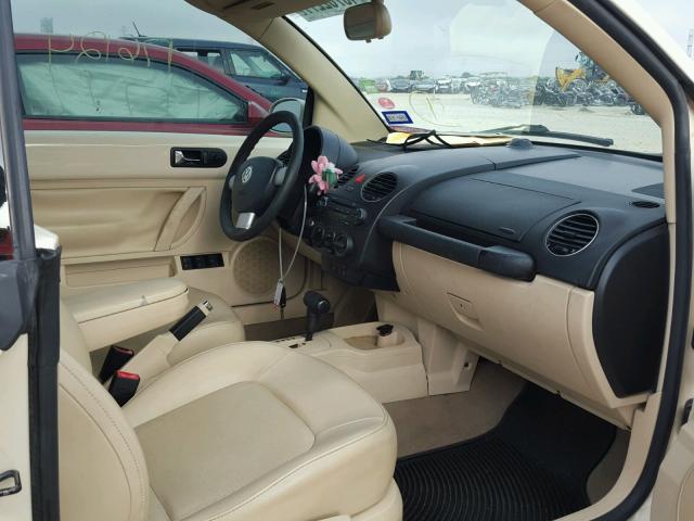 3VWPF31YX8M407171 - 2008 VOLKSWAGEN NEW BEETLE 奶油色 照片 5