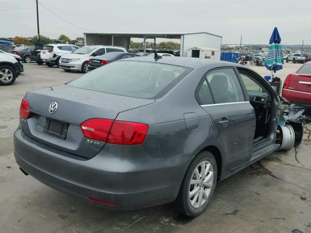 3VWDX7AJ5DM271570 - 2013 VOLKSWAGEN JETTA SE GRAY photo 4