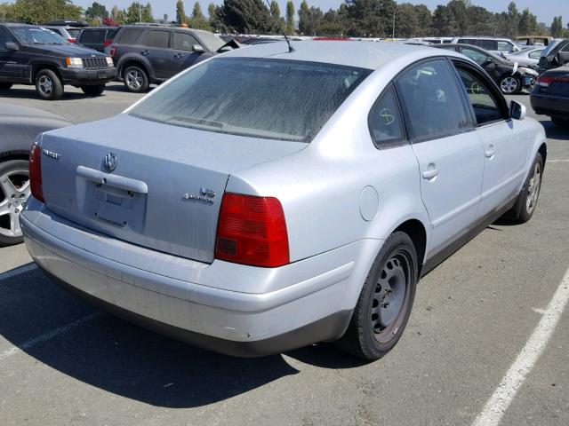 WVWEH63B71E033452 - 2001 VOLKSWAGEN PASSAT GLX SILVER photo 4