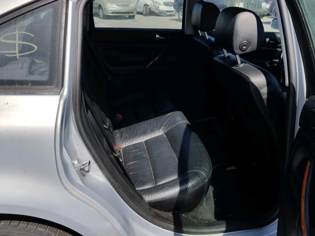 WVWEH63B71E033452 - 2001 VOLKSWAGEN PASSAT GLX SILVER photo 6