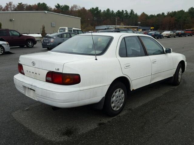 4T1BG12K4TU938648 - 1996 TOYOTA CAMRY DX WHITE photo 4