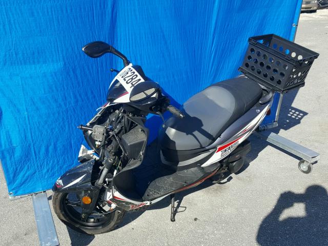 L5YTCKPA6G1128996 - 2016 ZHNG SCOOTER WHITE photo 2