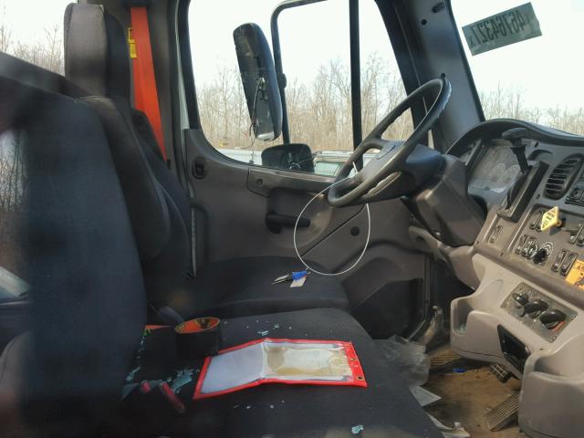 1FVACWDTXHHHW1352 - 2017 FREIGHTLINER M2 106 MED WHITE photo 5