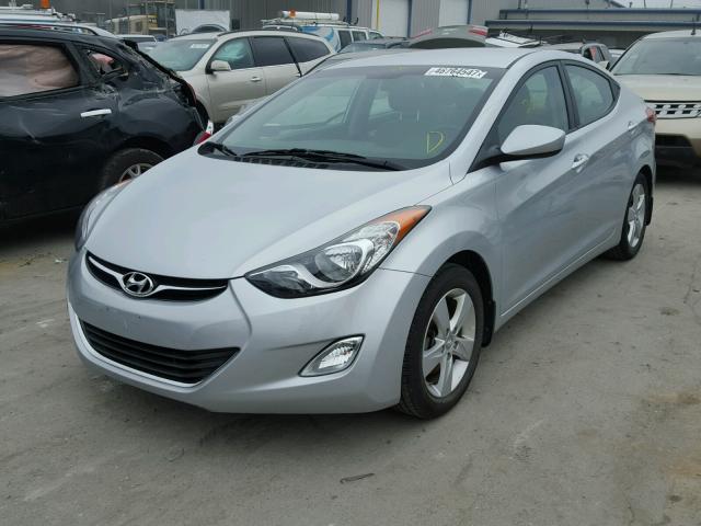 5NPDH4AEXDH417453 - 2013 HYUNDAI ELANTRA GL SILVER photo 2