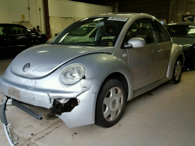 3VWCK21C31M458252 - 2001 VOLKSWAGEN NEW BEETLE 银色 照片 2