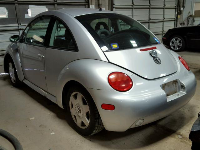 3VWCK21C31M458252 - 2001 VOLKSWAGEN NEW BEETLE 银色 照片 3