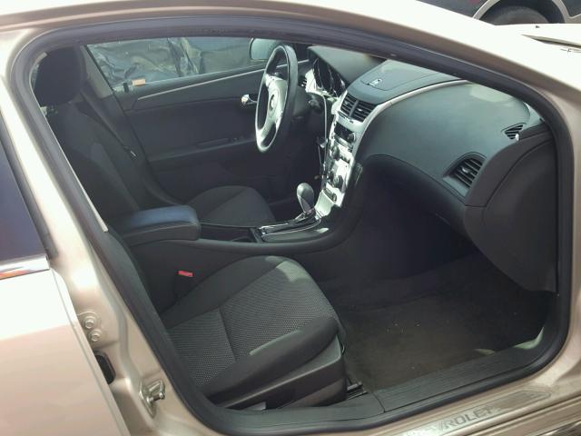 1G1ZC5EB9AF240385 - 2010 CHEVROLET MALIBU 1LT კრემისფერი ფოტო 5