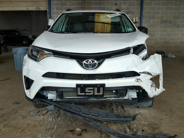 2T3BFREV5GW443525 - 2016 TOYOTA RAV4 LE WHITE photo 9