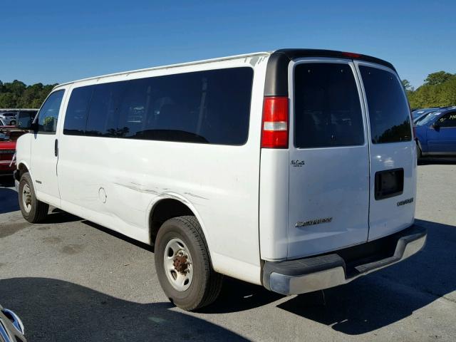 1GAHG39UX31214863 - 2003 CHEVROLET EXPRESS G3 WHITE photo 3