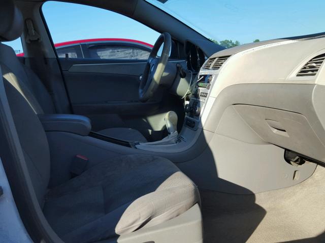 1G1ZA5E01AF126871 - 2010 CHEVROLET MALIBU WHITE photo 5