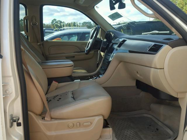 1GYFK26249R254273 - 2009 CADILLAC ESCALADE E WHITE photo 5