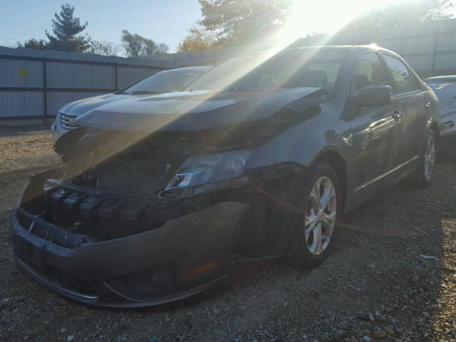 3FAHP0HA7CR392576 - 2012 FORD FUSION SE GRAY photo 2