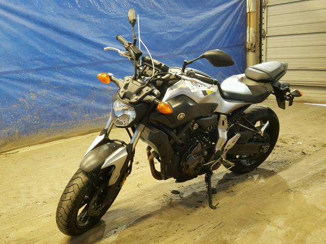 JYARM06E1HA012268 - 2017 YAMAHA FZ07 SILVER photo 2