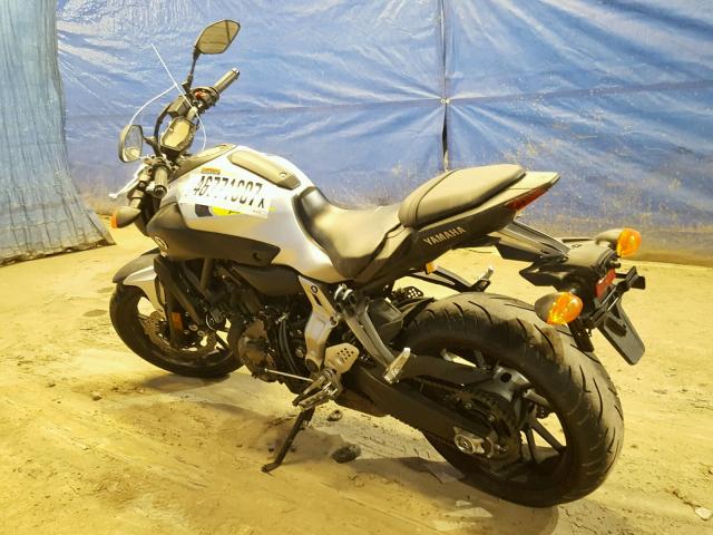 JYARM06E1HA012268 - 2017 YAMAHA FZ07 SILVER photo 3