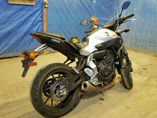 JYARM06E1HA012268 - 2017 YAMAHA FZ07 SILVER photo 4