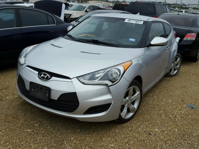 KMHTC6AD7CU024961 - 2012 HYUNDAI VELOSTER B SILVER photo 2