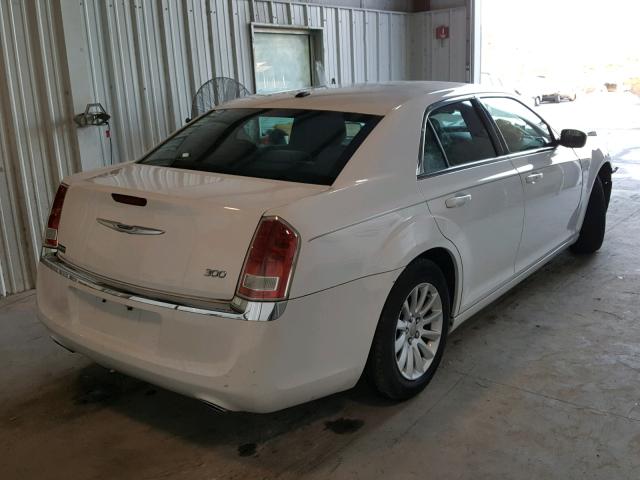 2C3CCAAGXCH141166 - 2012 CHRYSLER 300 WHITE photo 4