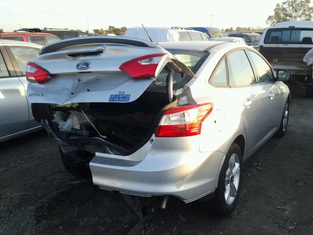 1FAHP3F24CL452678 - 2012 FORD FOCUS SE SILVER photo 4