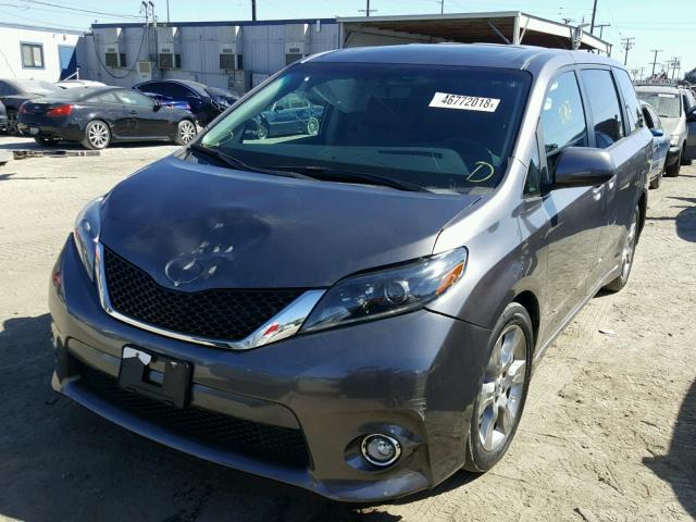 5TDXZ3DC4HS845081 - 2017 TOYOTA SIENNA SE GRAY photo 2