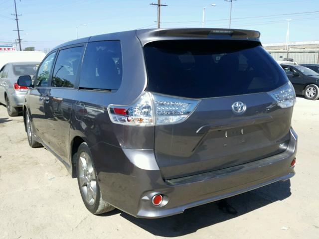 5TDXZ3DC4HS845081 - 2017 TOYOTA SIENNA SE GRAY photo 3