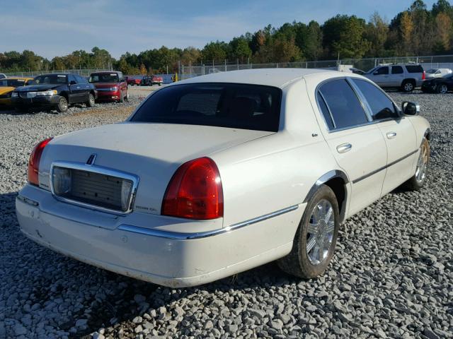 1LNHM83WX3Y692890 - 2003 LINCOLN TOWN CAR C WHITE photo 4