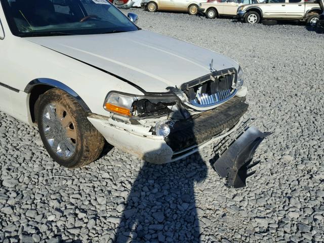 1LNHM83WX3Y692890 - 2003 LINCOLN TOWN CAR C WHITE photo 9