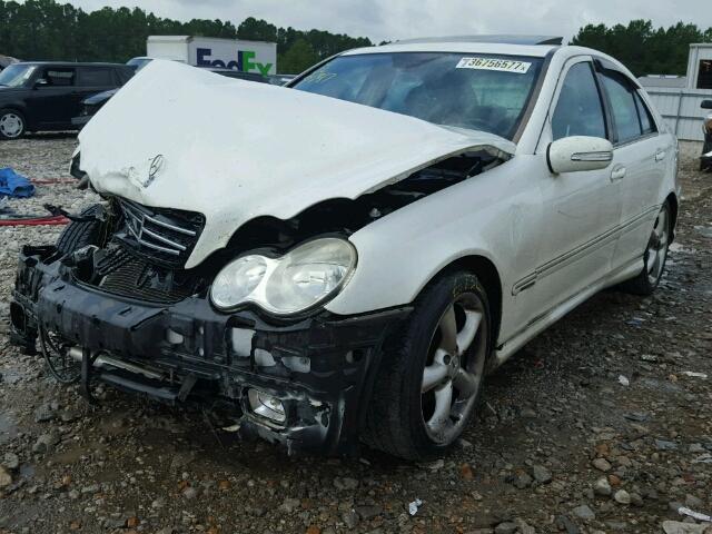 WDBRF52H36F783180 - 2006 MERCEDES-BENZ C GENERATI WHITE photo 2