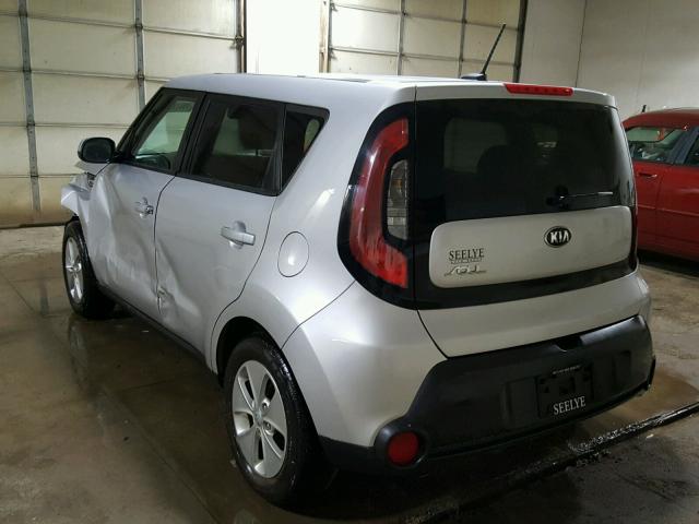 KNDJN2A26G7823423 - 2016 KIA SOUL SILVER photo 3