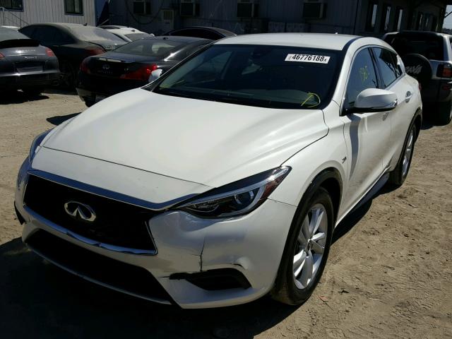 SJKCH5CP4JA047973 - 2018 INFINITI QX30 BASE WHITE photo 2