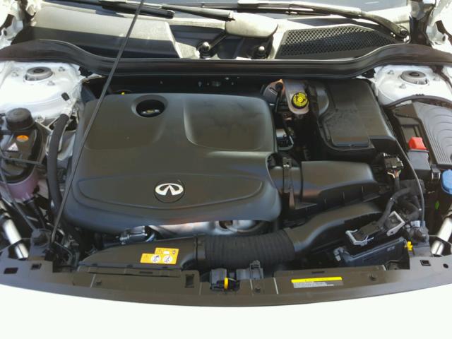 SJKCH5CP4JA047973 - 2018 INFINITI QX30 BASE WHITE photo 7