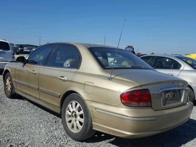 KMHWF35H02A505845 - 2002 HYUNDAI SONATA GLS GOLD photo 3