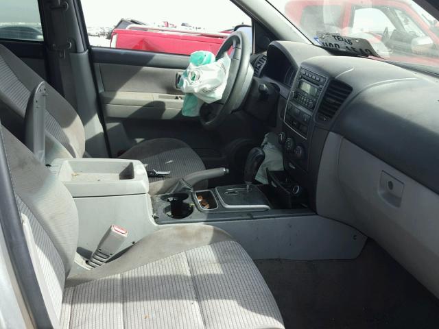 KNDJD735895877859 - 2009 KIA SORENTO LX SILVER photo 5