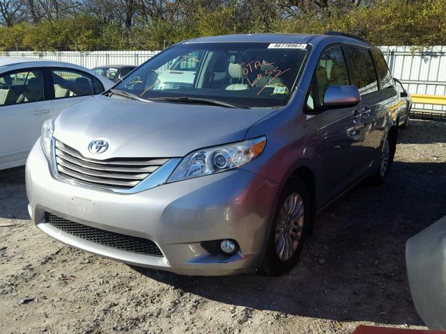 5TDYK3DC0DS303947 - 2013 TOYOTA SIENNA SILVER photo 2