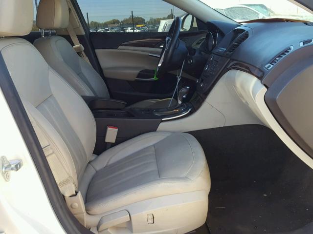 2G4GR5ER8C9213602 - 2012 BUICK REGAL WHITE photo 5