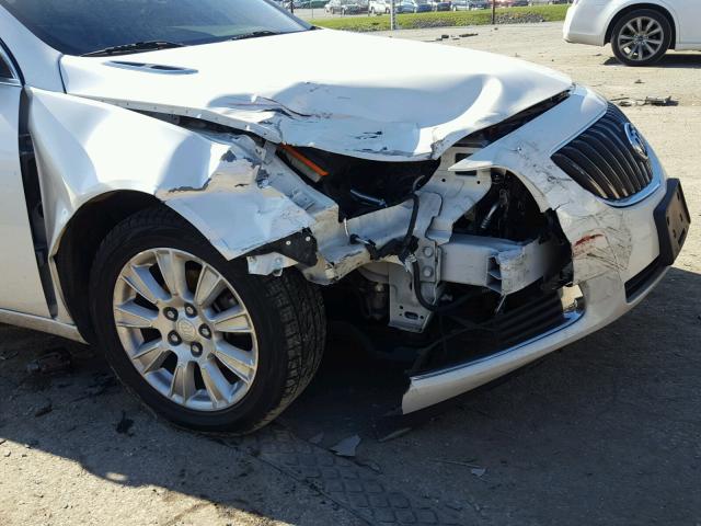 2G4GR5ER8C9213602 - 2012 BUICK REGAL WHITE photo 9