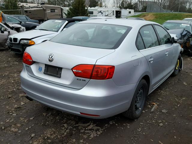 3VWDP7AJ8DM384655 - 2013 VOLKSWAGEN JETTA SE SILVER photo 4