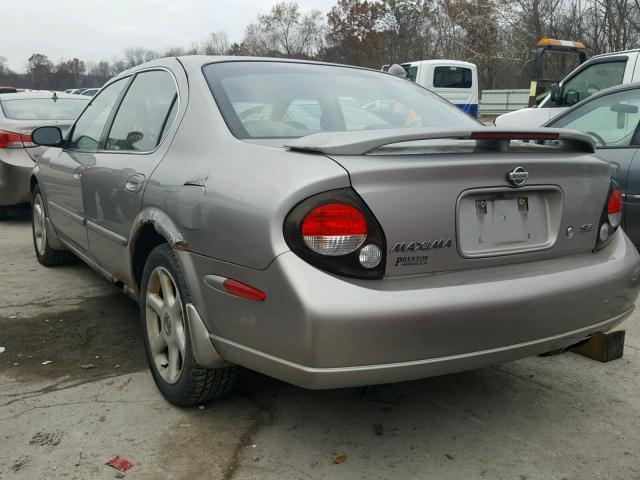 JN1CA31D01T836486 - 2001 NISSAN MAXIMA GXE SILVER photo 3