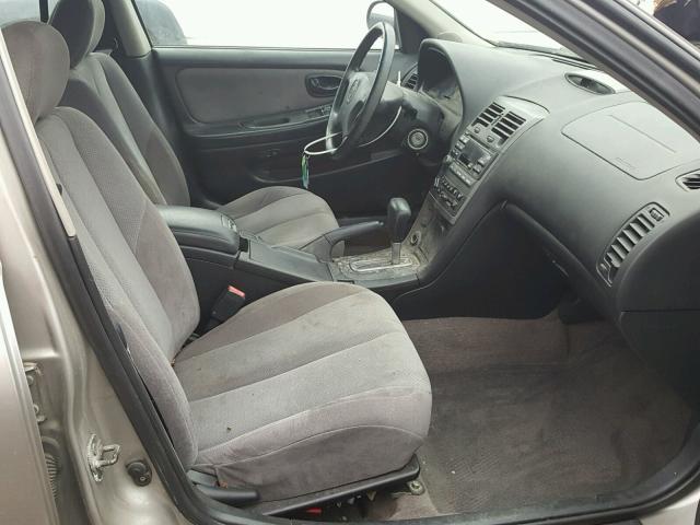 JN1CA31D01T836486 - 2001 NISSAN MAXIMA GXE SILVER photo 5