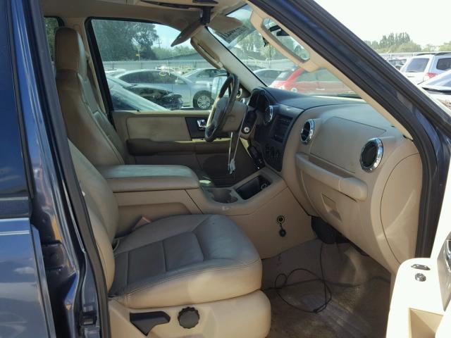 1FMPU15526LA77677 - 2006 FORD EXPEDITION BLUE photo 5