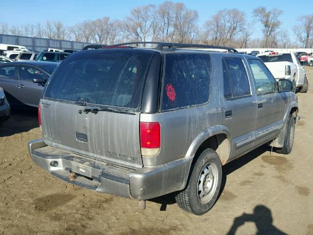 1GNDT13W9Y2101592 - 2000 CHEVROLET BLAZER GRAY photo 4