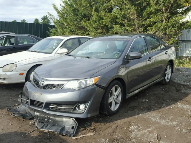 4T1BF1FKXCU198603 - 2012 TOYOTA CAMRY BASE GRAY photo 2