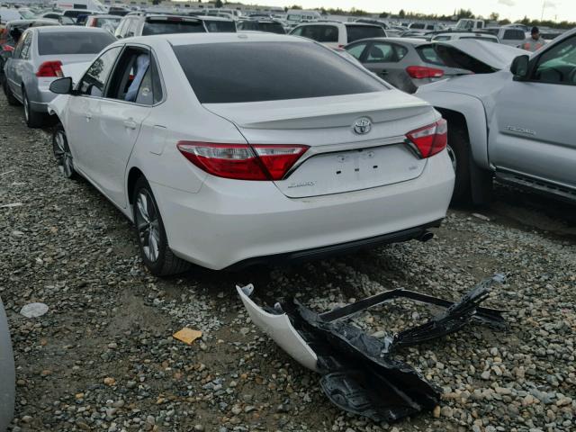 4T1BF1FK4HU380708 - 2017 TOYOTA CAMRY LE WHITE photo 3