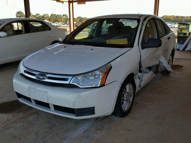 1FAHP35N39W223542 - 2009 FORD FOCUS SE WHITE photo 2